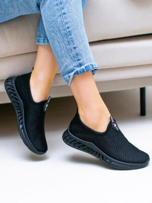 Czarne wsuwane buty sportowe damskie Tiana