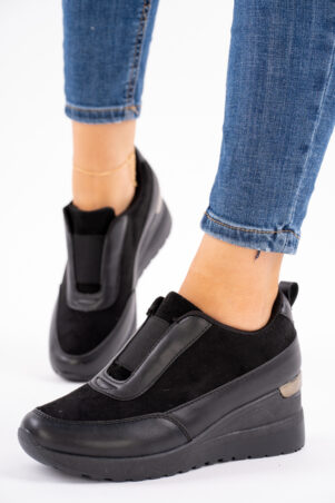 Czarne wsuwane sneakersy damskie z gumą na przodzie